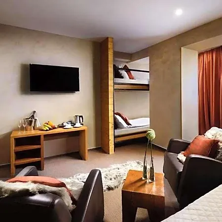 Noc Na Chopku, Rotunda 4* Dúbrava