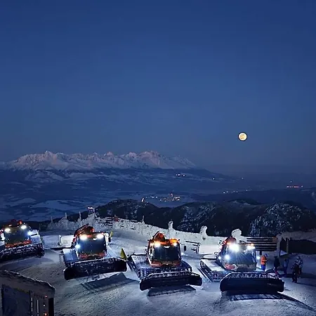 Noc Na Chopku, Rotunda 4*