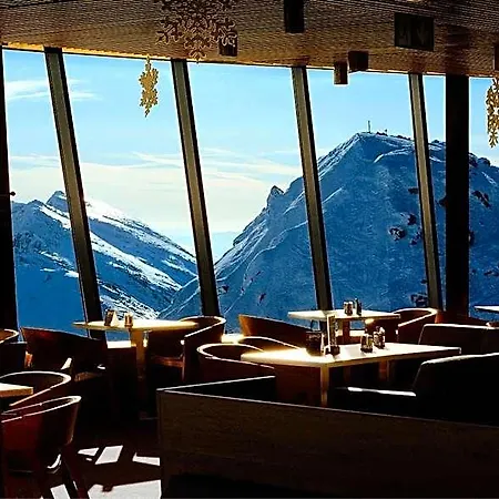 Noc Na Chopku, Rotunda ホテル 4*