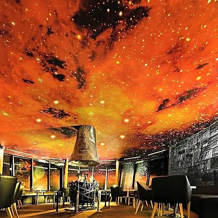 Noc Na Chopku, Rotunda